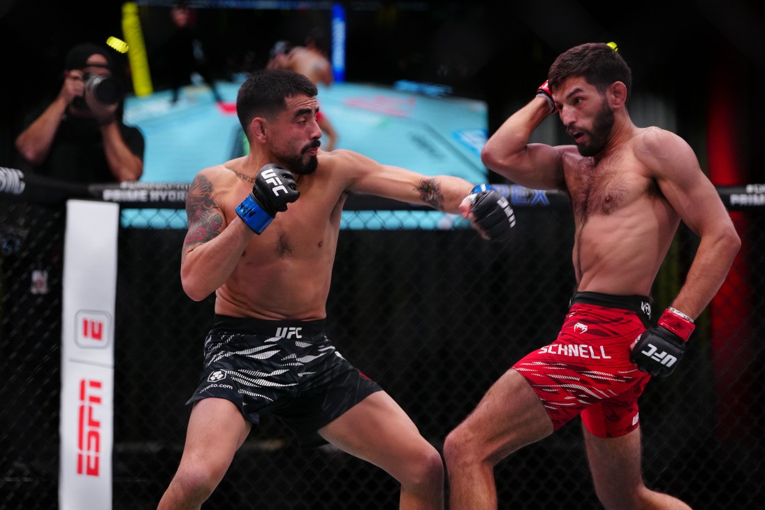 Джозеф Моралес против Мэтта Шнелла