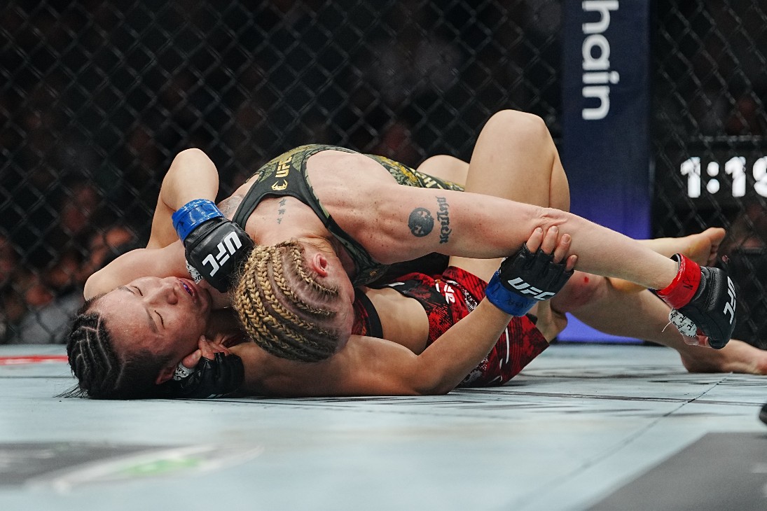 Вэйли Чжан против Валентины Шевченко