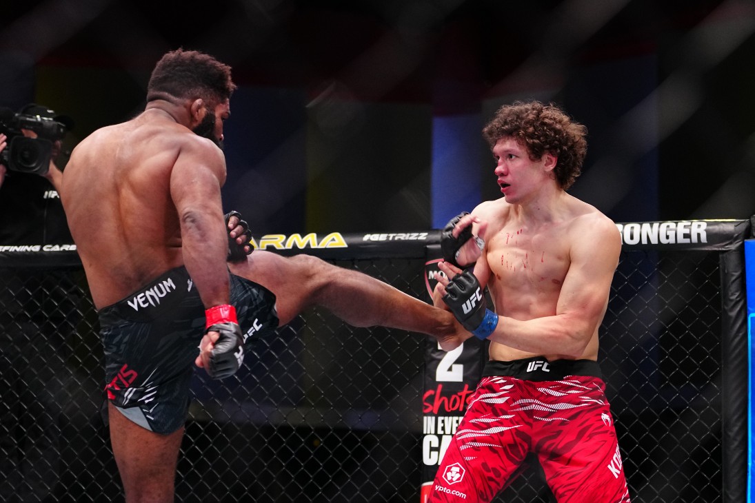 Роман Копылов (справа)