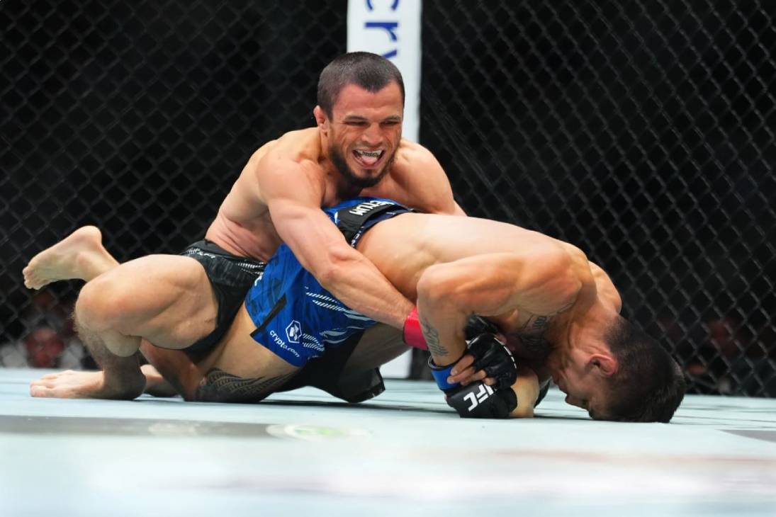 Умар Нурмагомелов против Марио Баутисты