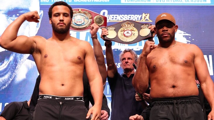 Мозес Итаума (слева)