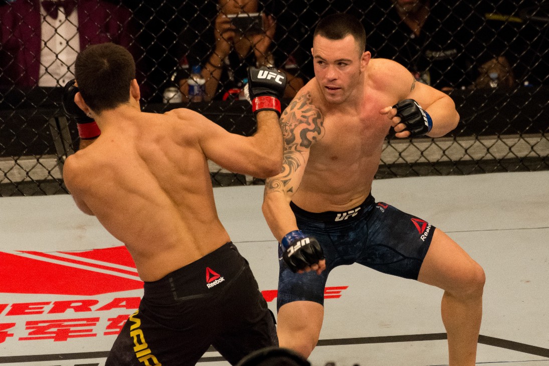 Колби Ковингтон (справа)