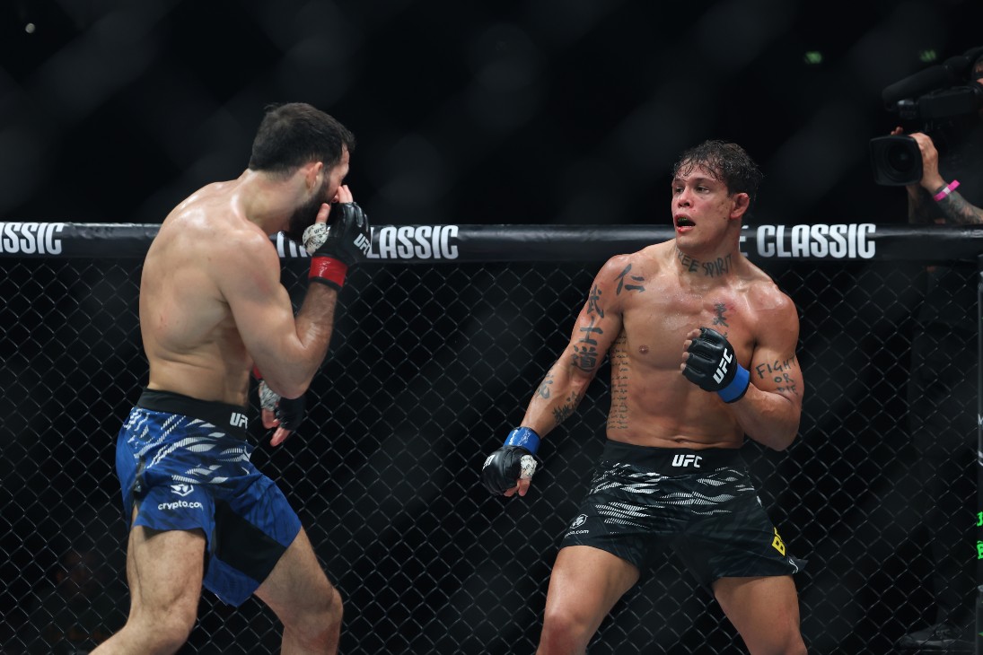 Кайл Борральо (справа)