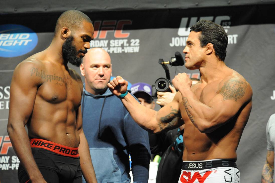 Витор Белфорт (справа)