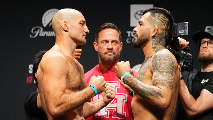 Шон Стрикленд (слева)