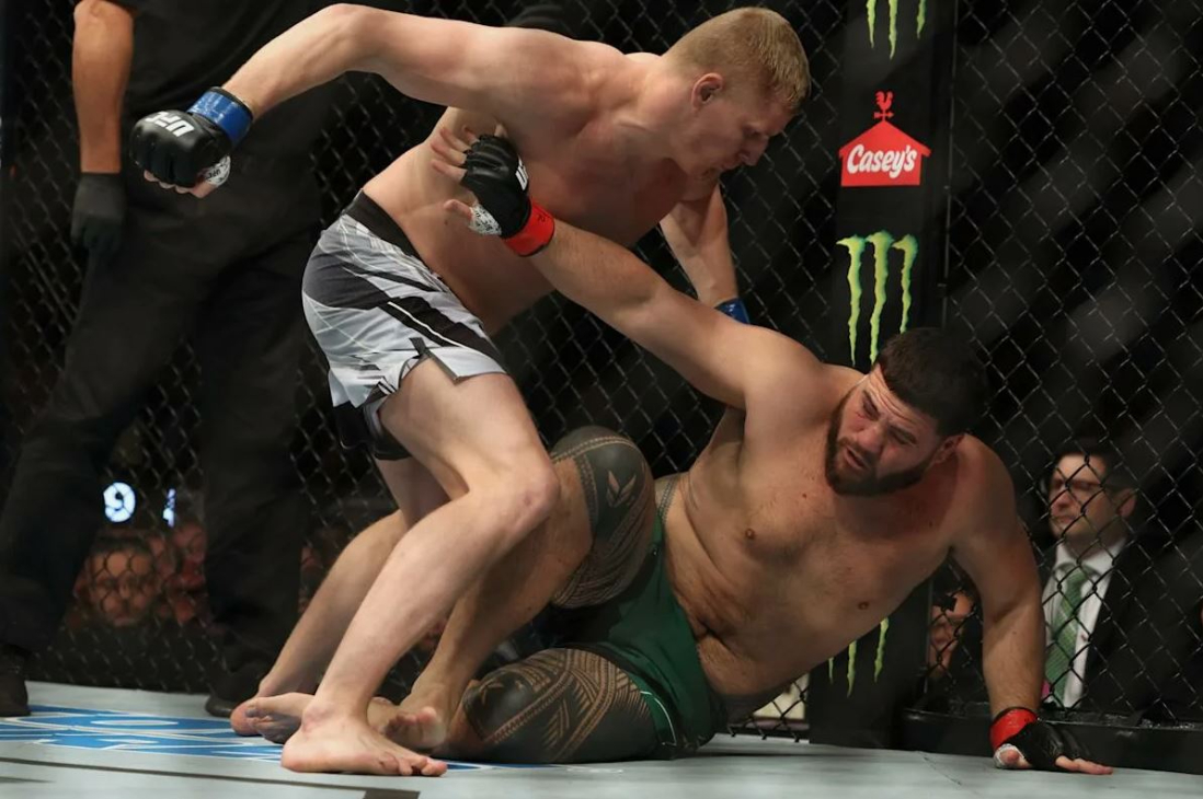 Сергей Павлович против Тая Туивасы