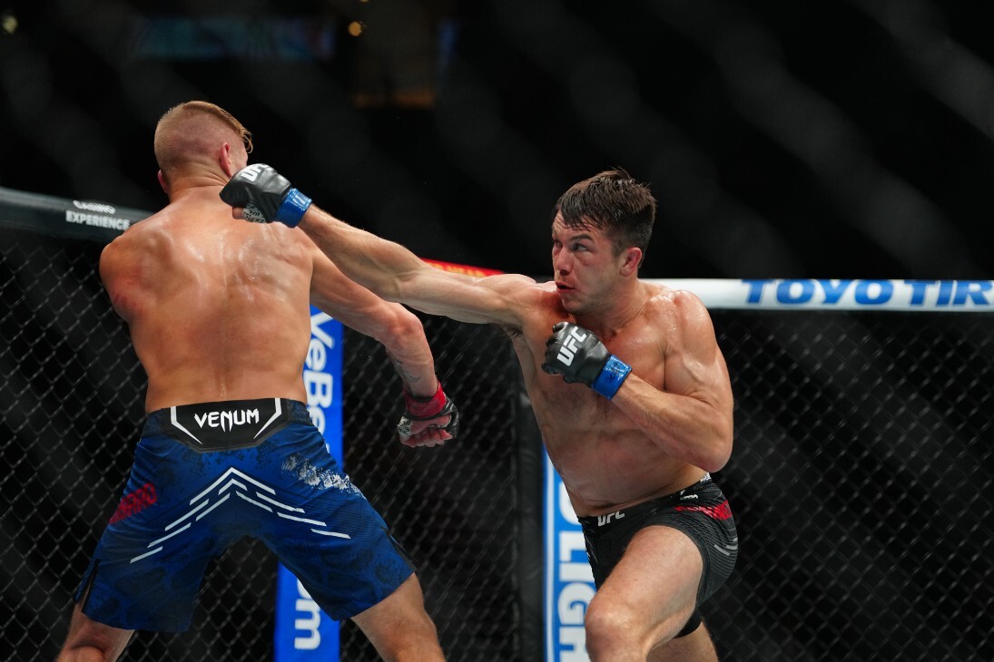 Александр Эрнандес (справа)