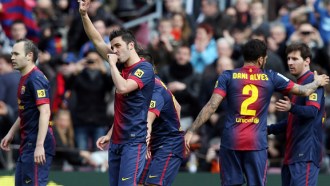 Давид Вилья (в центре) в окружении партнеров