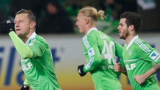 Ивица Олич (слева) стал автором одного из голов