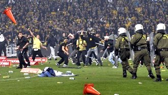 Фанаты АЕКа сорвали матч с «Пантракикосом»