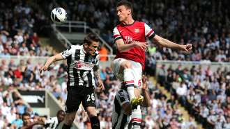 Лоран Косельни забивает гол