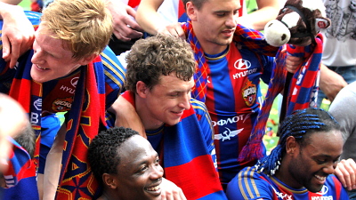 Игроки ЦСКА празднуют чемпионство