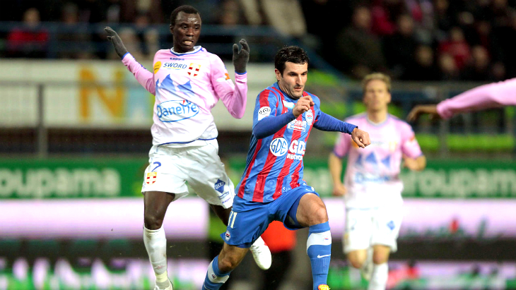 Мохаммед Рабиу (слева)