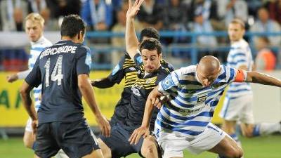 Левандовски (справа) удержал атаку гостей