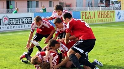 Футболисты «Салюта»