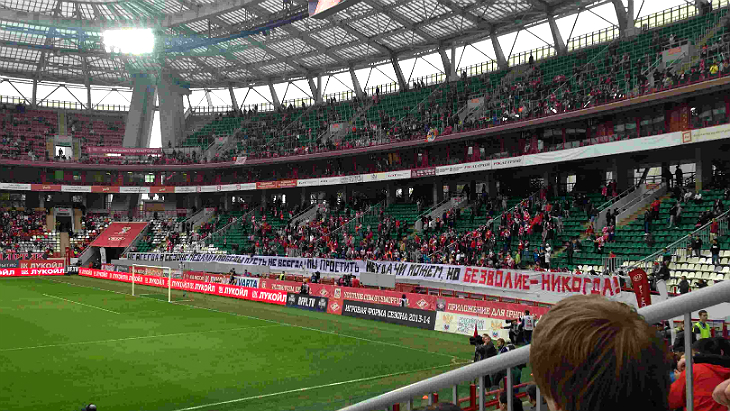 Болельщики «Спартака» ушли, оставив укоряющий баннер