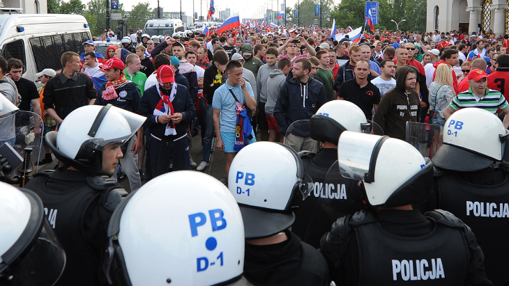 Российские фанаты знакомятся с европейской полицией