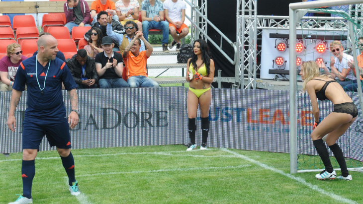 Угловой бьют в упор