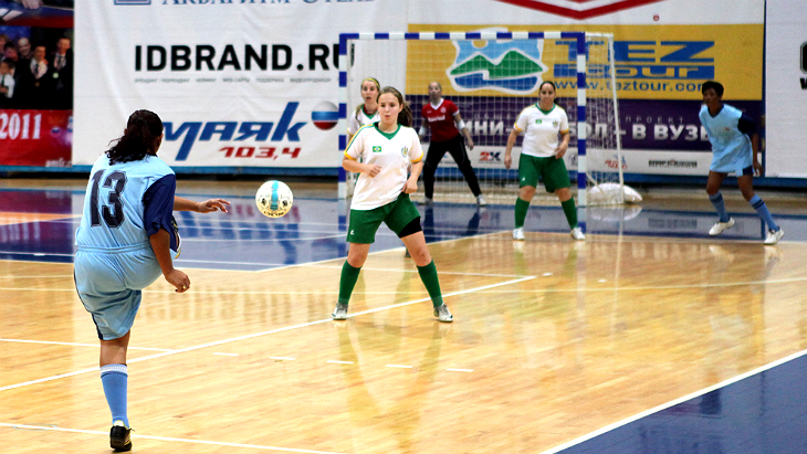 В белом — победительницы ЧМ-2012 из Бразилии