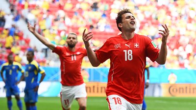 Швейцария вышла в лидеры группы E