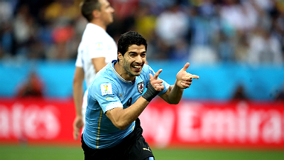 Луис Суарес празднует гол