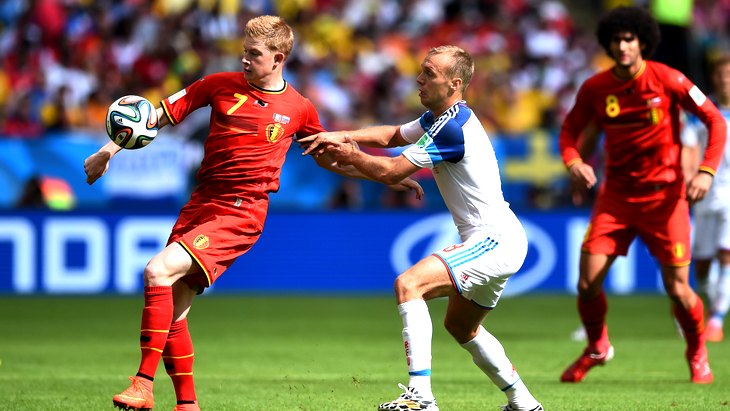 Денис Глушаков против Кевина Де Брюйне 