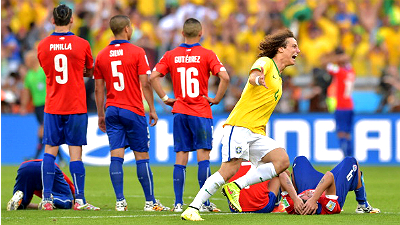 Давид Луис празднует победу