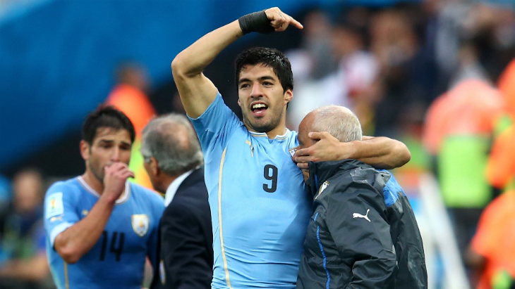 Луис Суарес не забыл поблагодарить физиотерапевта Вальтера Феррейру за свою феерию в матче с Англией