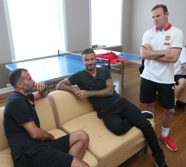 и встретился с членами команды