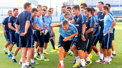 Футболисты «Зенита» во время тренировки в Ларнаке