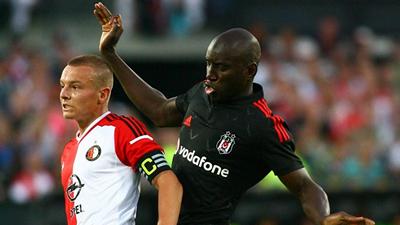 Демба Ба в матче с «Фейеноордом»