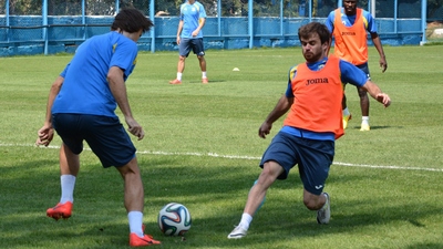 Ника Чхапелия (справа)