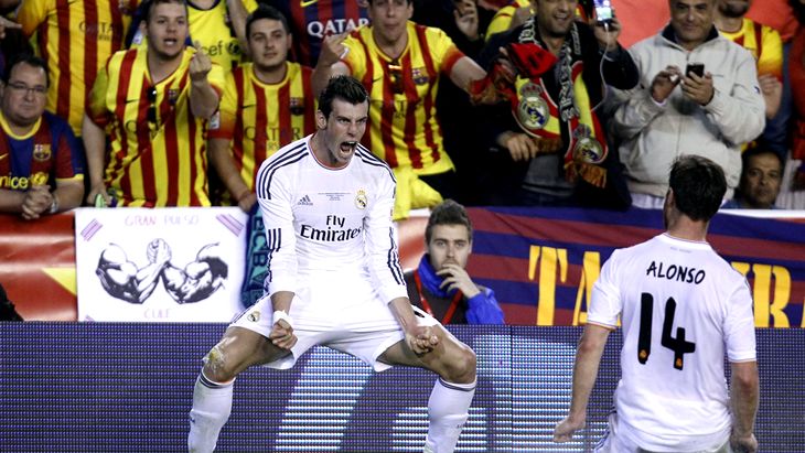 Гарет Бэйл на фоне болельщиков «Барселоны»