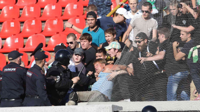 ОМОН и томские болельщики