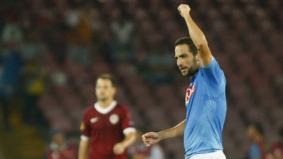 Гонсало Игуаин помог «Наполи» победить в первом туре Лиги Европы