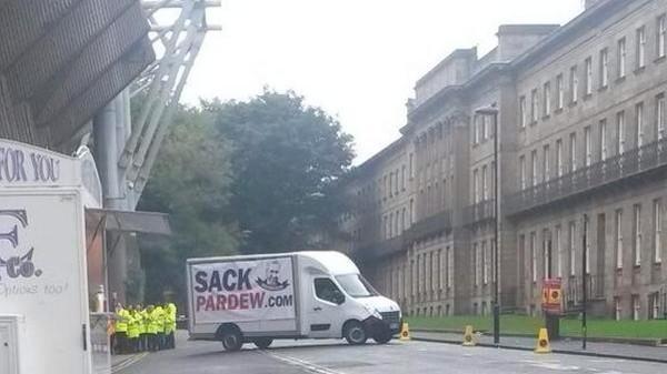 Болельщики требуют отставки Пардью #1