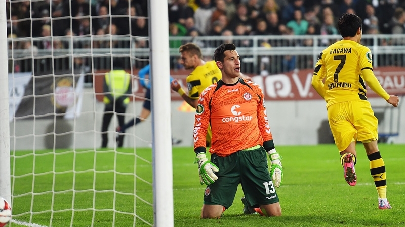 «Шмели» — в 1/8 финала