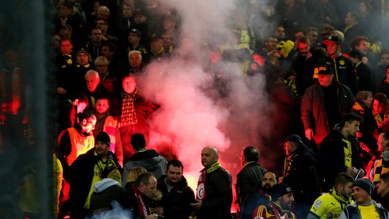 После игры в Дортмунде полиция арестовала 21 болельщика