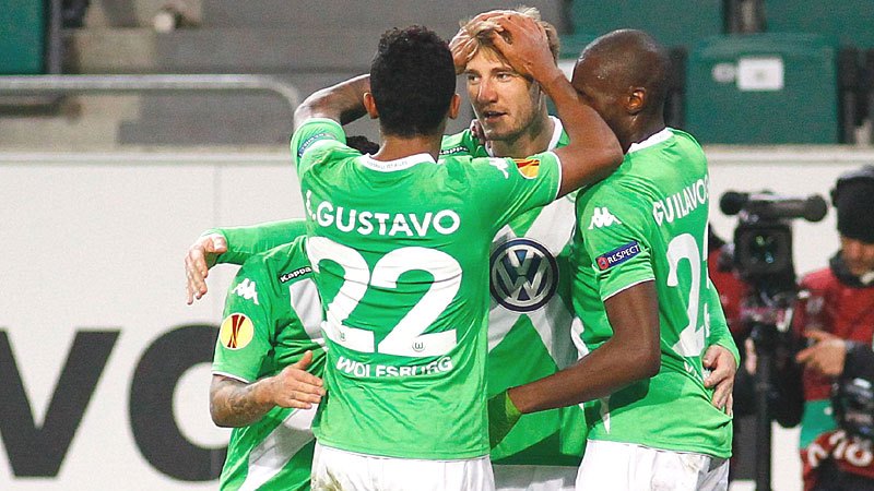 Никлас Бендтнер принимает поздравления