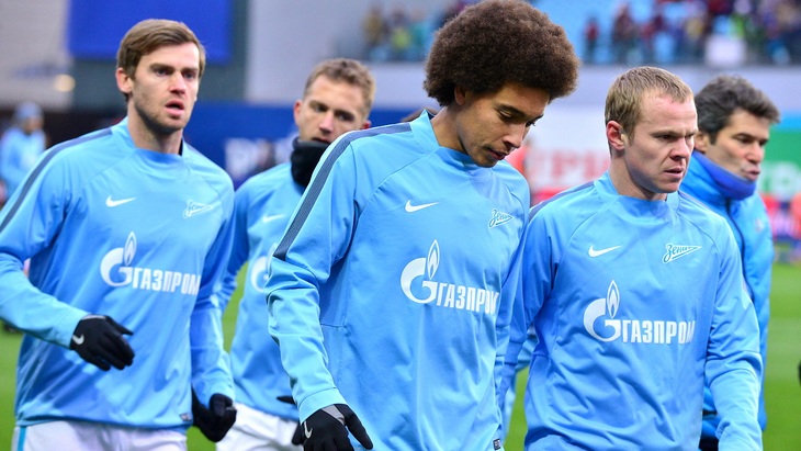 «Зенит» тормозит, но конкуренты не спешат