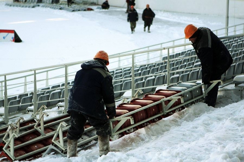 В Екатеринбурге начали демонтаж трибун стадиона Центральный
