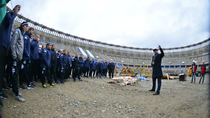 Галицкий проводит экскурсию для тренеров школы ФК «Краснодар»