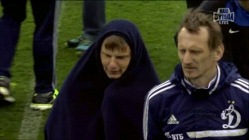 Андрей Аршавин проводит время на скамье запасных «Зенита» в молитвах