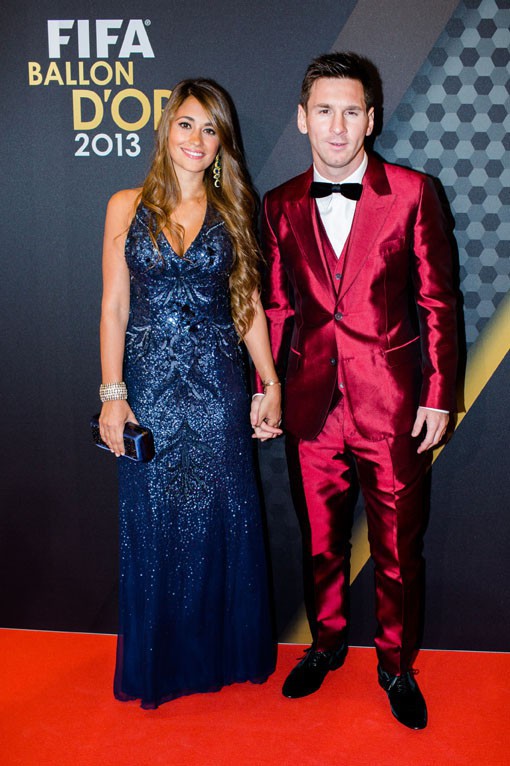 Лео Месси и Антонелла Роккуццо демонстрируют клубный патриотизм