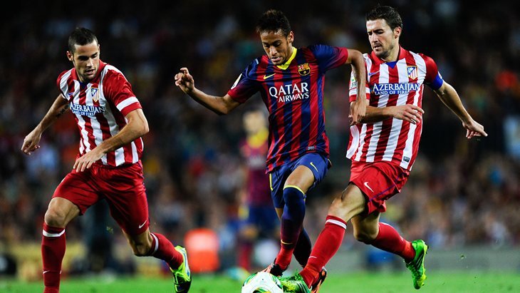 Неймар в окружении игроков «Атлетико»