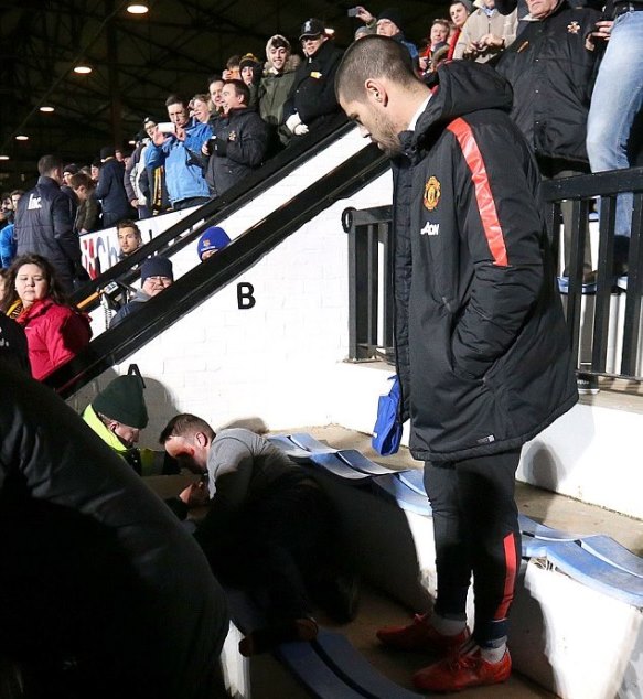 Медицинская помощь под присмотром Вальдеса