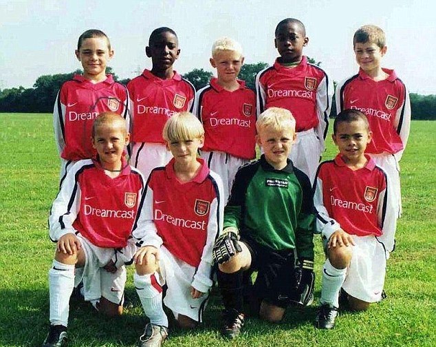 Июль 2001-го. Кейн в нижнем ряду слева