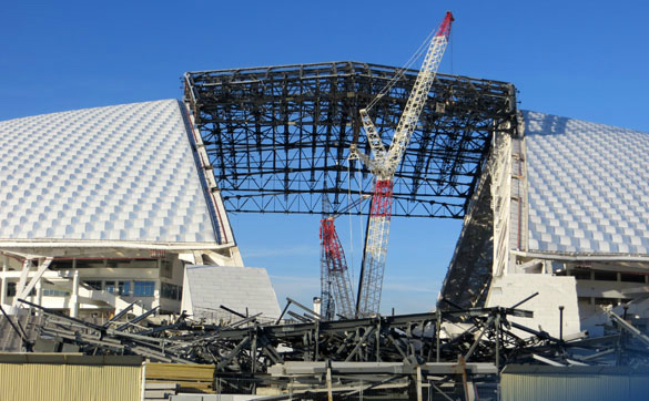 Демонтаж кровли арены «Фишт»