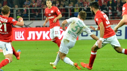 Мацей Рыбус (в центре)