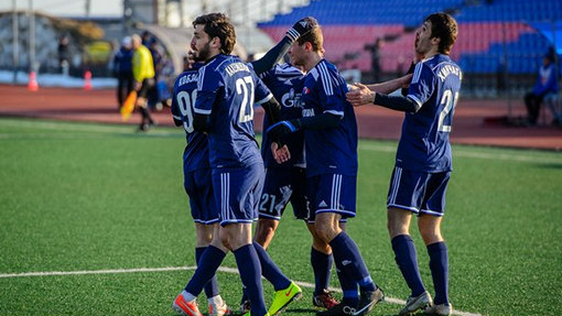 Футболисты «Сахалина»